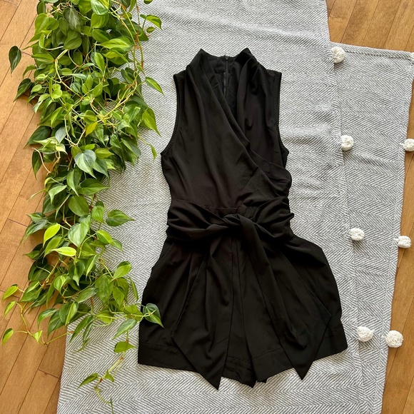 Guess ⎮ Black romper - Picture 1 of 9